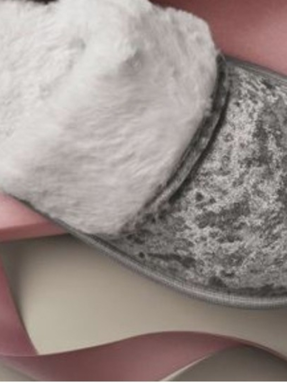 NEW Plush Lined Velvet Slide Slippers in Grey and White Size Medium 7/8